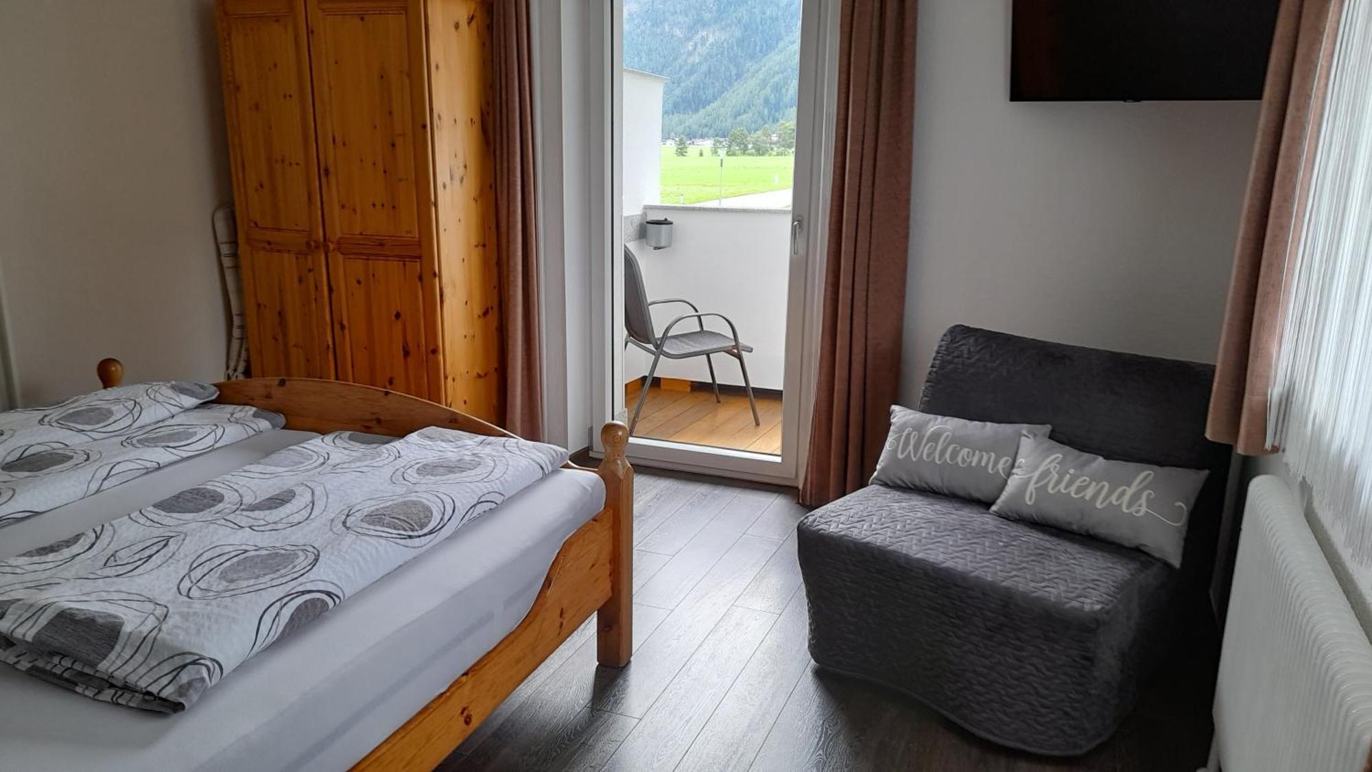 Haus Fini Appartement Längenfeld Buitenkant foto